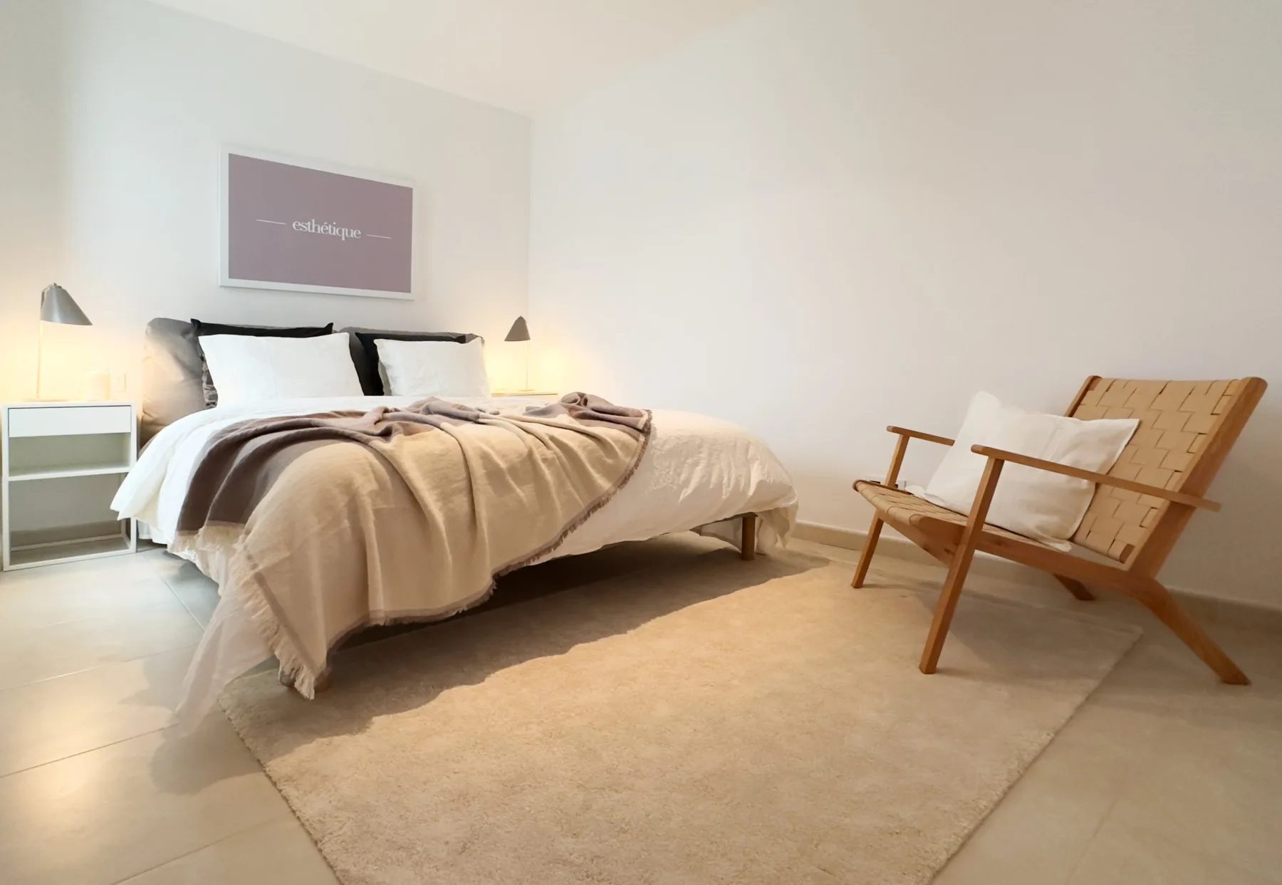 Ciudad y luz cálida — estilismo de interiores, imagen 4