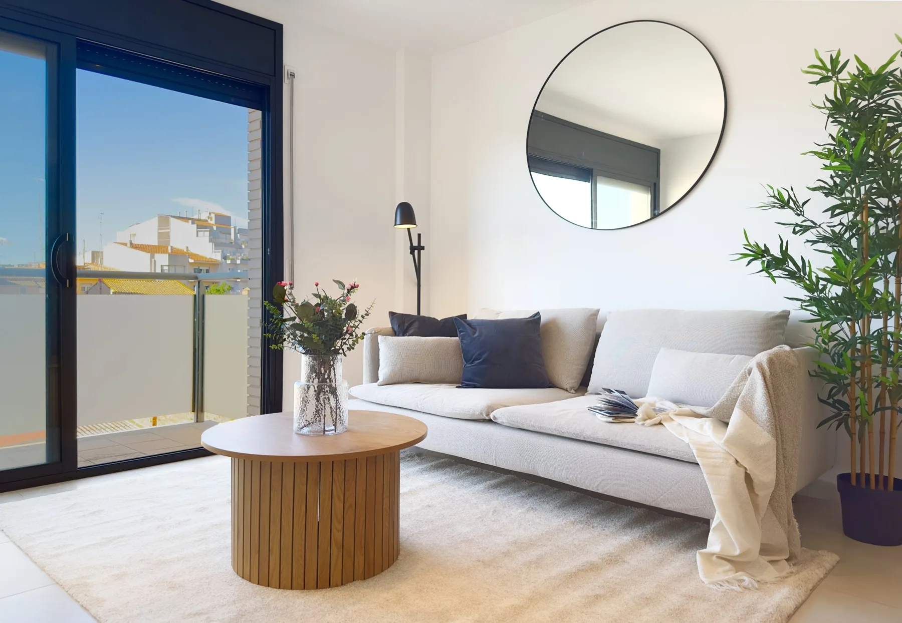Ciudad y luz cálida — decoración de interiores sin obras